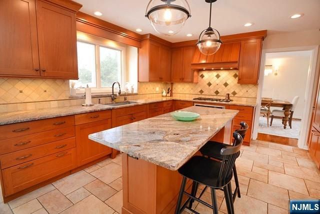23 Deerhorn Trail, Upper Saddle River, NJ 07458