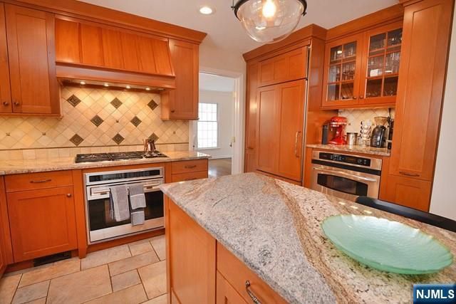 23 Deerhorn Trail, Upper Saddle River, NJ 07458
