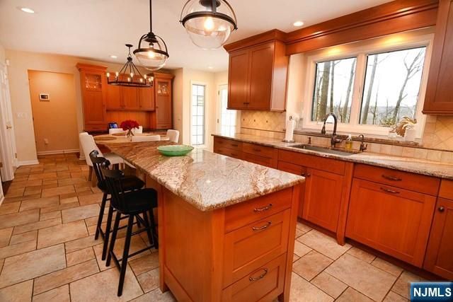 23 Deerhorn Trail, Upper Saddle River, NJ 07458