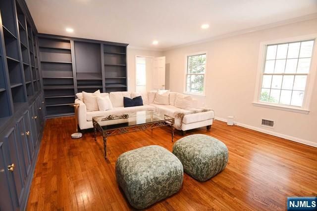 23 Deerhorn Trail, Upper Saddle River, NJ 07458
