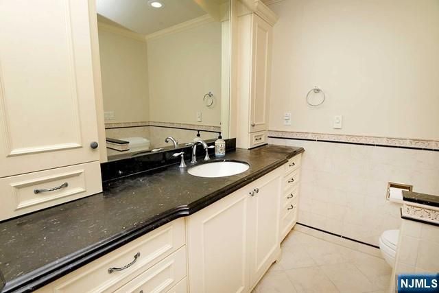 23 Deerhorn Trail, Upper Saddle River, NJ 07458