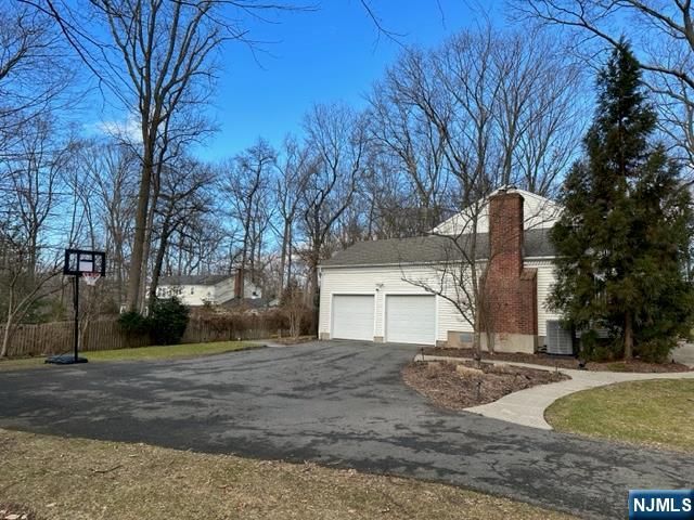23 Deerhorn Trail, Upper Saddle River, NJ 07458