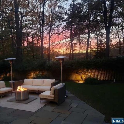 23 Deerhorn Trail, Upper Saddle River, NJ 07458