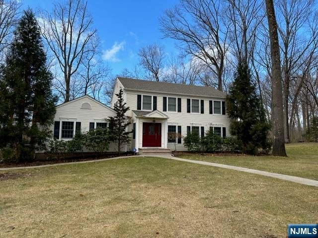 23 Deerhorn Trail, Upper Saddle River, NJ 07458
