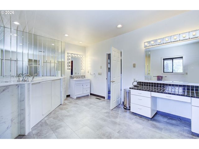 2117 LEWIS RIVER Rd, Woodland, WA 98674