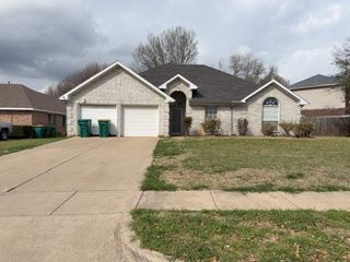 317 Oak Meadow Lane, Cedar Hill, TX 75104