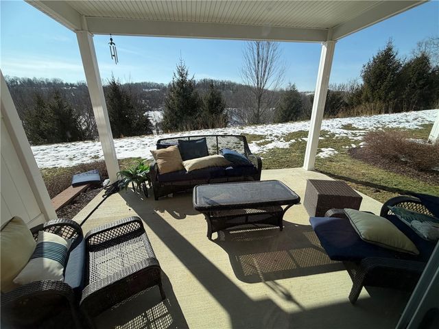 211 Settlers Ct, Peters Twp, PA 15367