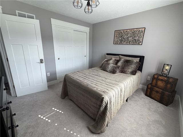 211 Settlers Ct, Peters Twp, PA 15367