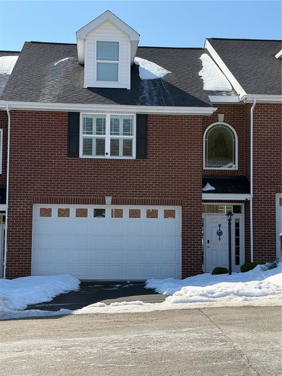 211 Settlers Ct, Peters Twp, PA 15367