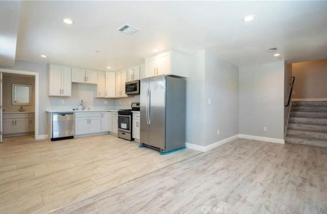 2125 S West View, Los Angeles, CA 90016