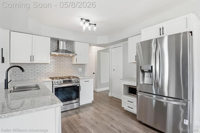41295 Beechwood Street, Clinton Charter Township, MI 48038