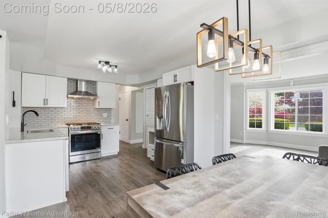 41295 Beechwood Street, Clinton Charter Township, MI 48038