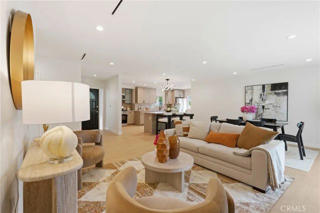 23800 Tiara, Woodland Hills, CA 91367