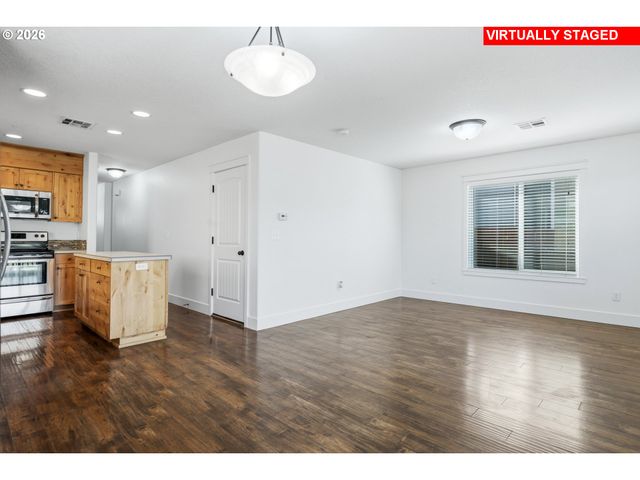 853 Nw CROUCHEN St, Salem, OR 97304