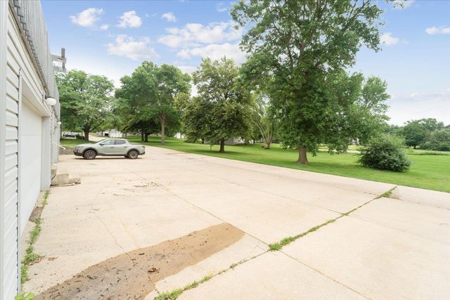 4236 Kris Line Drive, Waterloo, IA 50701