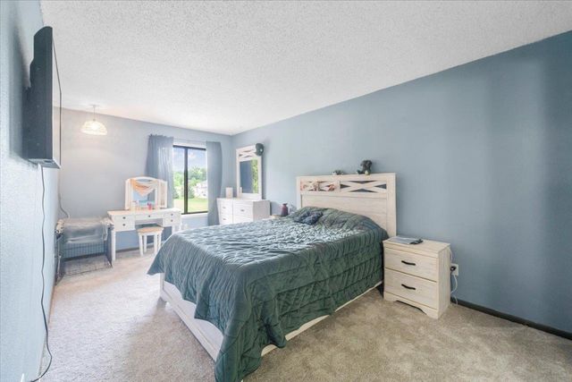 4236 Kris Line Drive, Waterloo, IA 50701