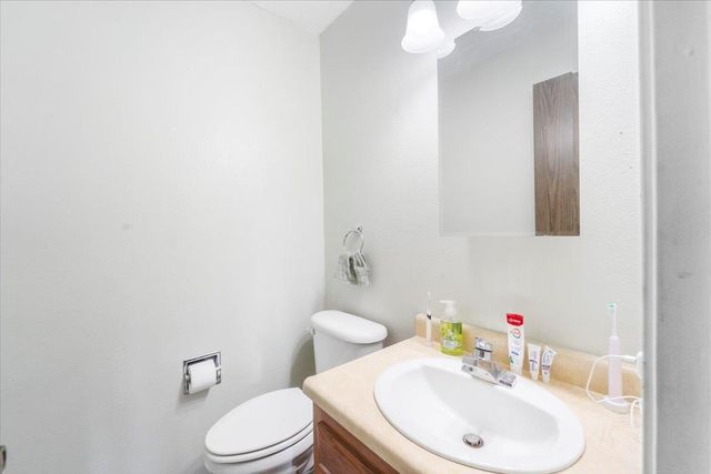 4236 Kris Line Drive, Waterloo, IA 50701