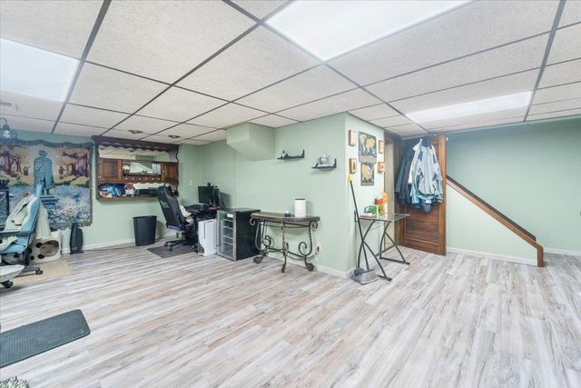 4236 Kris Line Drive, Waterloo, IA 50701