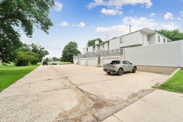 4236 Kris Line Drive, Waterloo, IA 50701