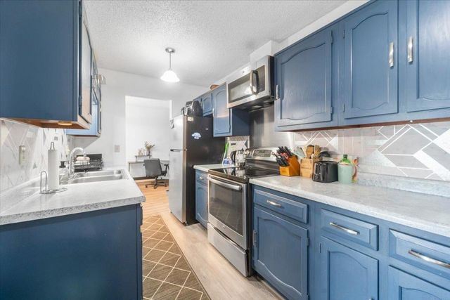 4236 Kris Line Drive, Waterloo, IA 50701
