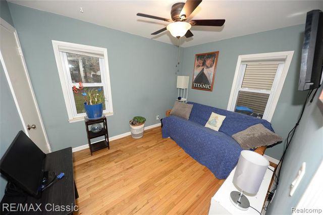 872 E Rowland Avenue, Madison Heights, MI 48071