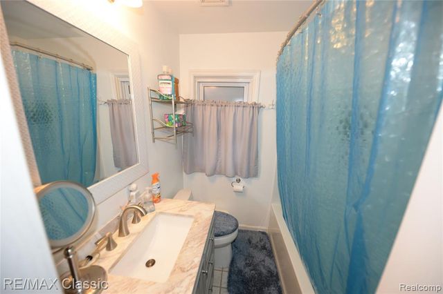872 E Rowland Avenue, Madison Heights, MI 48071