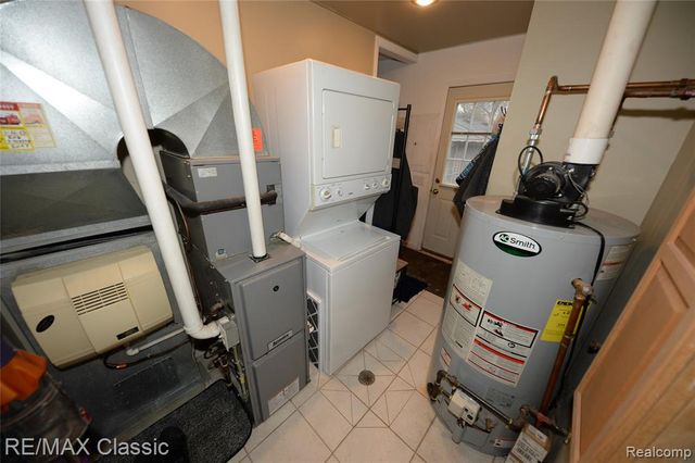 872 E Rowland Avenue, Madison Heights, MI 48071