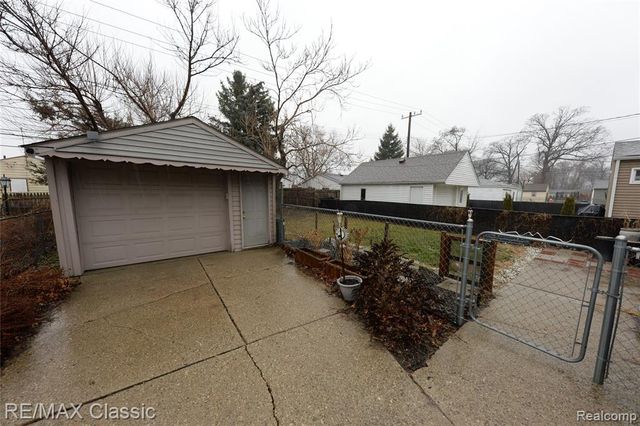 872 E Rowland Avenue, Madison Heights, MI 48071