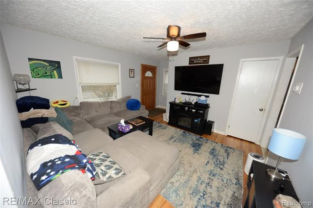 872 E Rowland Avenue, Madison Heights, MI 48071