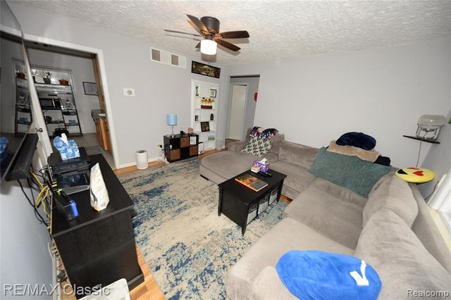 872 E Rowland Avenue, Madison Heights, MI 48071