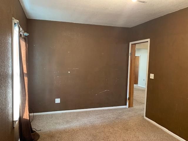 727 Elm St, Minneapolis, KS 67467