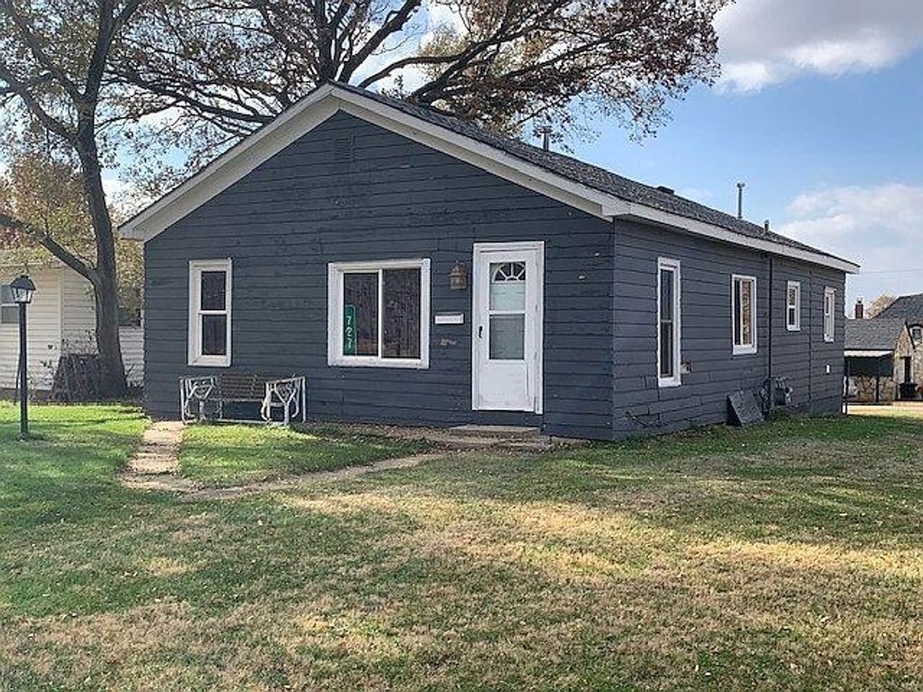 727 Elm St, Minneapolis, KS 67467