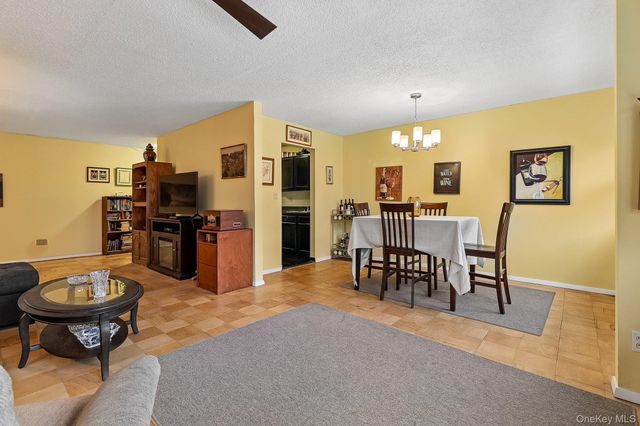 100 Diplomat Drive 8C, Mount Kisco, NY 10549