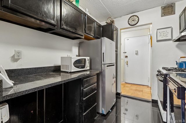 100 Diplomat Drive 8C, Mount Kisco, NY 10549