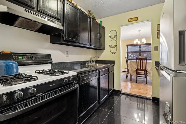 100 Diplomat Drive 8C, Mount Kisco, NY 10549