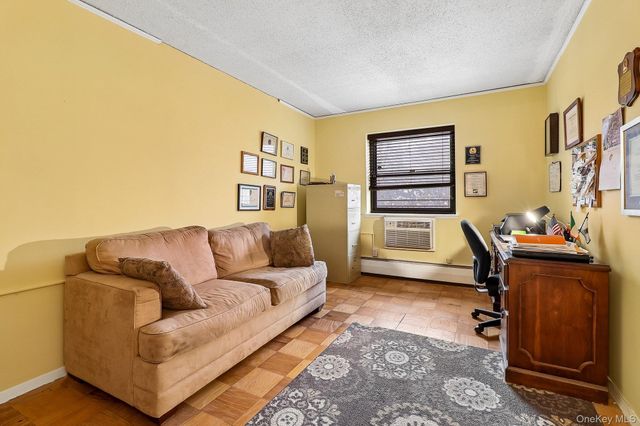 100 Diplomat Drive 8C, Mount Kisco, NY 10549