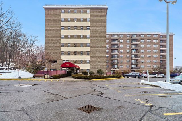 100 Diplomat Drive 8C, Mount Kisco, NY 10549