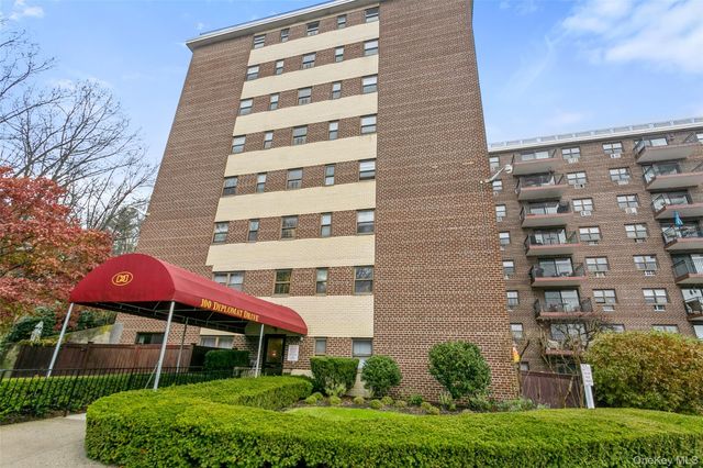 100 Diplomat Drive 8C, Mount Kisco, NY 10549