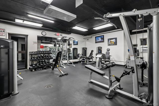 100 Diplomat Drive 8C, Mount Kisco, NY 10549