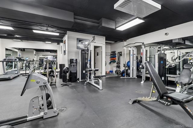 100 Diplomat Drive 8C, Mount Kisco, NY 10549