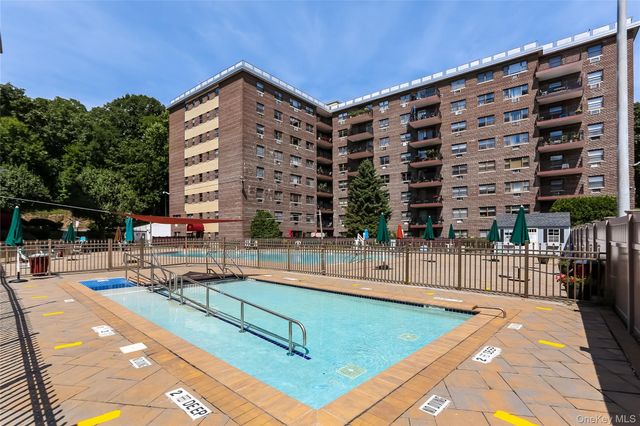 100 Diplomat Drive 8C, Mount Kisco, NY 10549