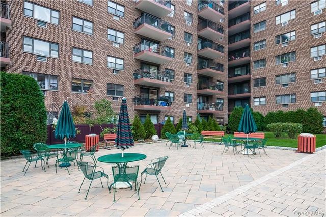 100 Diplomat Drive 8C, Mount Kisco, NY 10549