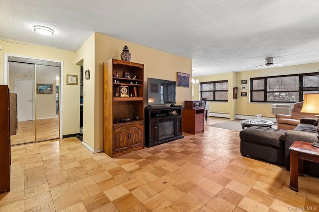 100 Diplomat Drive 8C, Mount Kisco, NY 10549