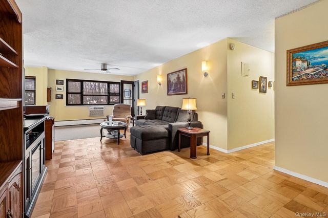 100 Diplomat Drive 8C, Mount Kisco, NY 10549