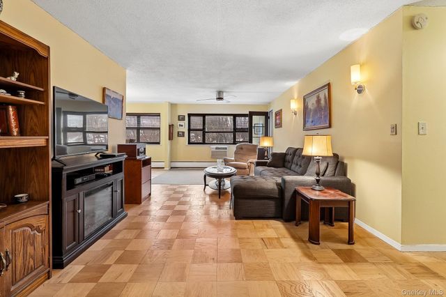 100 Diplomat Drive 8C, Mount Kisco, NY 10549