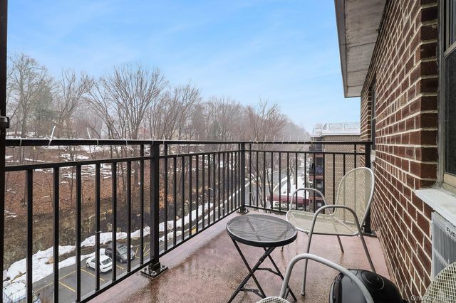 100 Diplomat Drive 8C, Mount Kisco, NY 10549