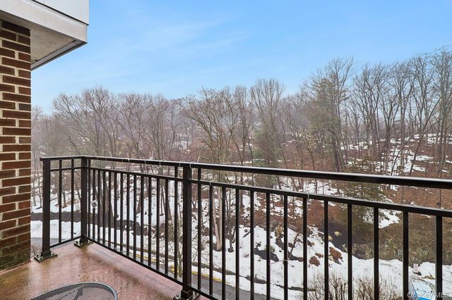 100 Diplomat Drive 8C, Mount Kisco, NY 10549