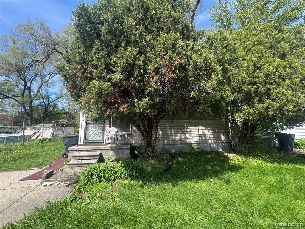 13595 Wyoming Avenue, Detroit, MI 48238