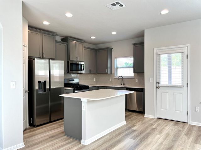 136 Macarthur DR, Leander, TX 78641