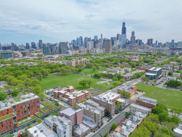 1313 W Taylor Street 2, Chicago, IL 60607